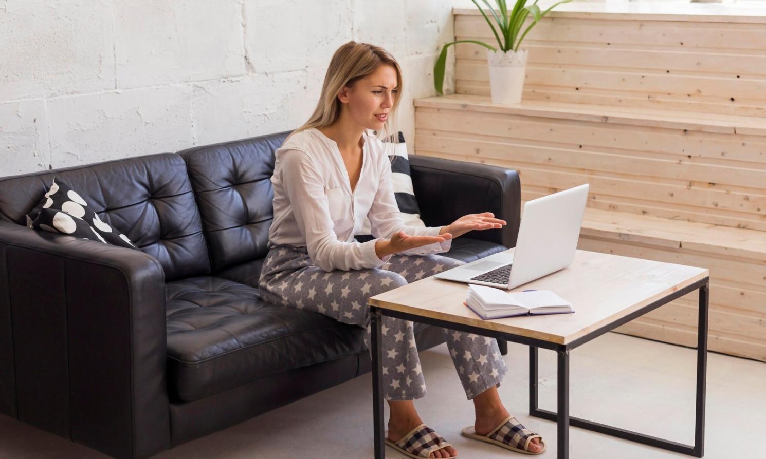 Professional financial training environment with collaborative workspace